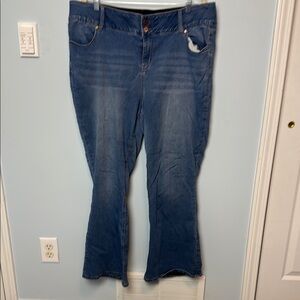 1822 Denim Flare Jeans in Classic Blue
